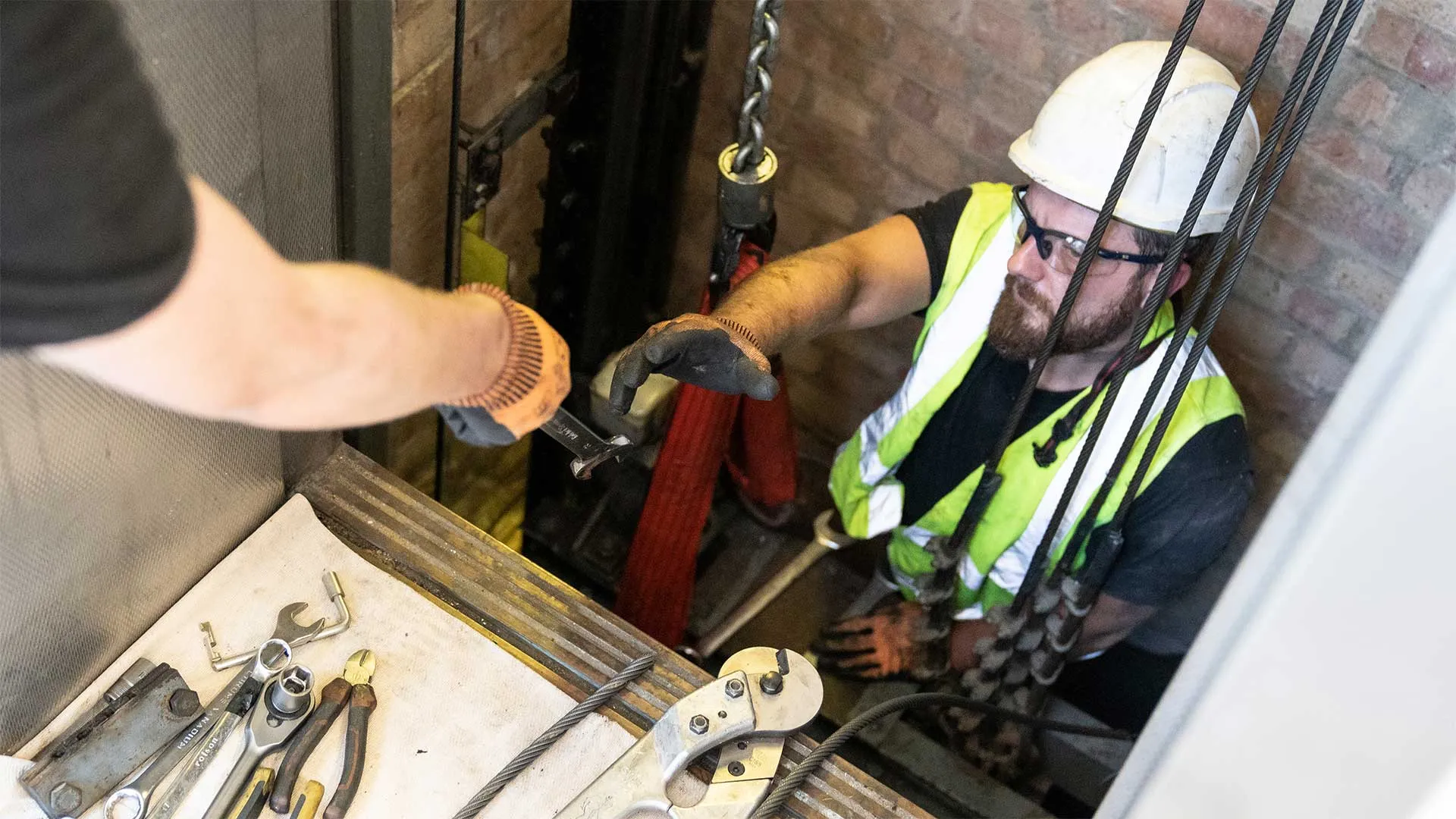 Suspension ropes in a passenger lift shaft